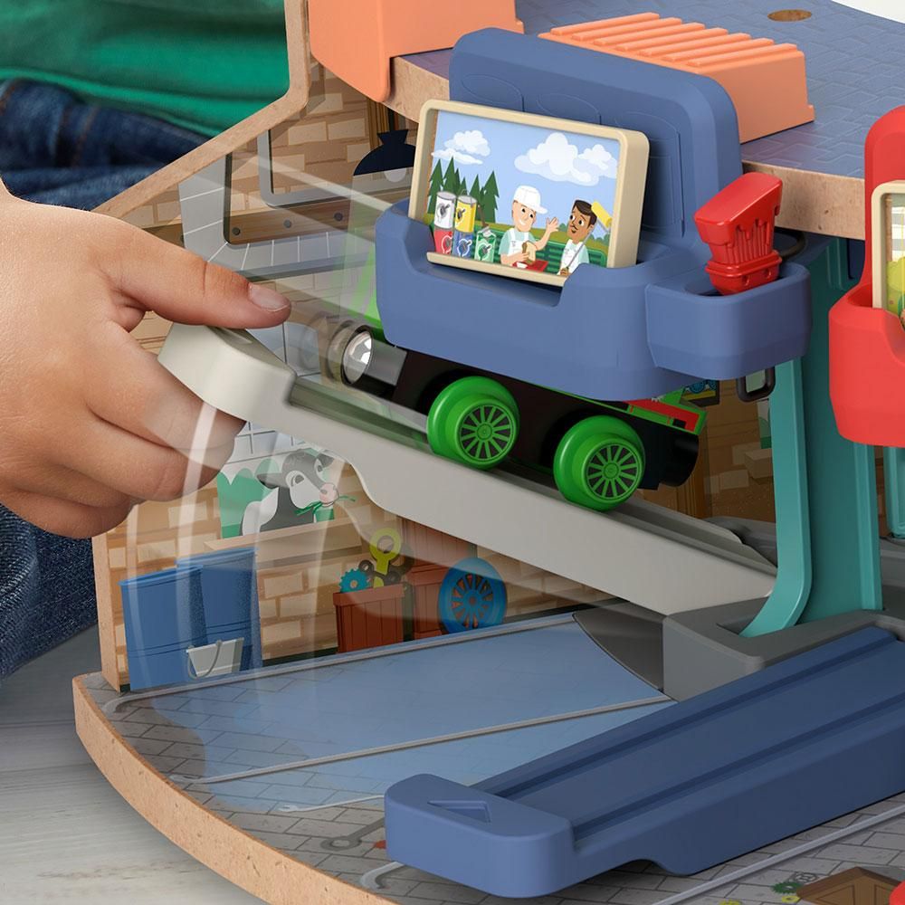 パーシーとティドマス機関庫《木製レールシリーズ》