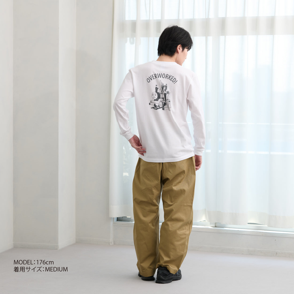 【公式WEBストアオリジナル】OVERWORKED！ロングスリーブTシャツ 白（刺繍＆バックプリント）